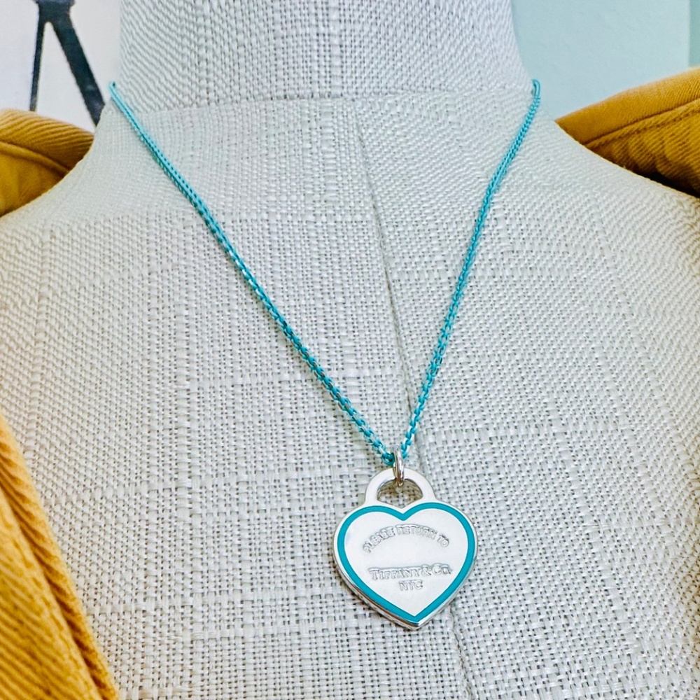 Return to Tiffany & Co MEDIUM Blue Outline Heart Charm Pendant Silver